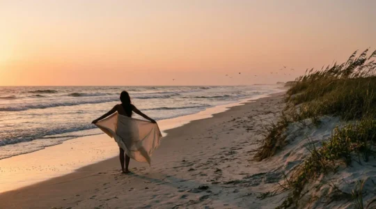 Vue contemplative d'une personne en communion avec la nature au coucher du soleil, exprimant la sérénité et l'acceptation de soi